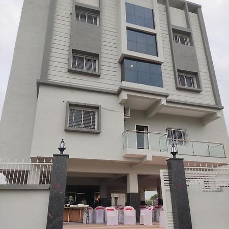 Hotel Bhakt Niwas Shegaon Exteriör bild