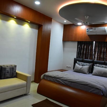 Hotel Bhakt Niwas Shegaon Exteriör bild